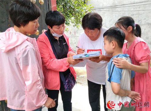 郯城：暑假入户随访 留守儿童逐个见面