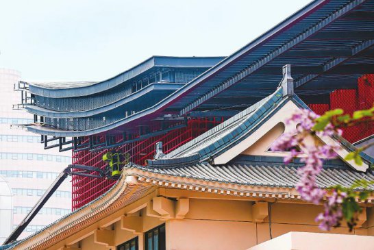 成都川剧艺术中心在大运会开幕前完成外观呈现