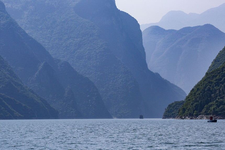 巫峡峡江风光。王正坤摄