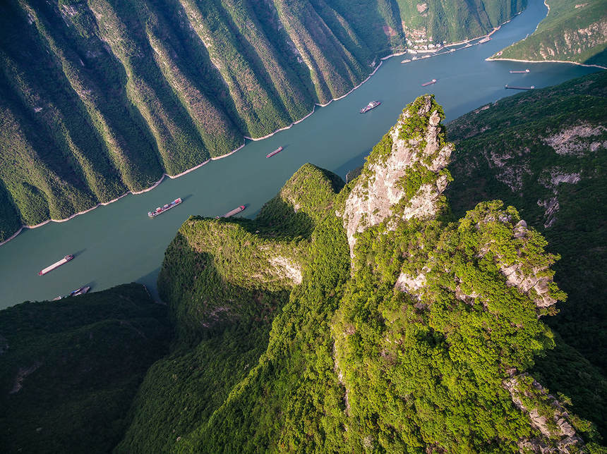 集仙峰下巫峡美。王正坤摄