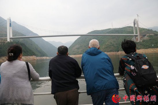 重庆巫山：神女歌咏队一日神游四景区醉景