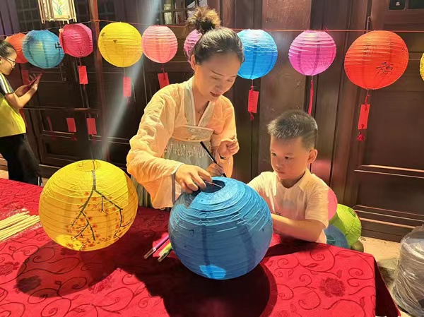 上演民俗盛宴 重庆云阳“我们的节日·中秋”活