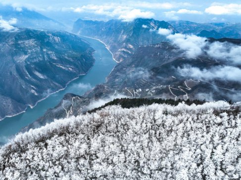 重庆巫山：雪润巫峡美不胜收