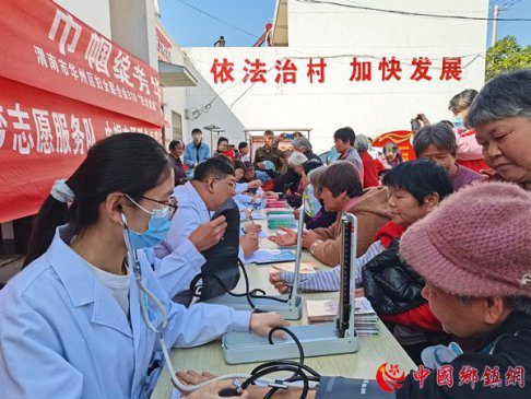 陕西渭南大明镇：第一书记牵线 进村义诊暖心