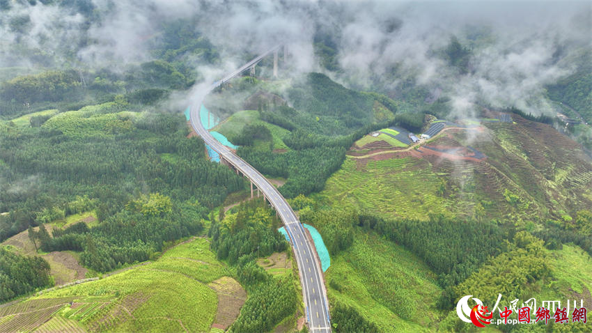 S308瓦屋山快速通道。严贤德 摄