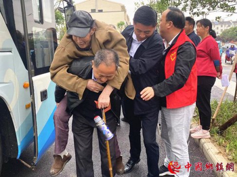 安徽庐江县郭河镇：集中供养老人搬进“新家”