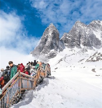 丽江：旅游浇灌民族团结之花