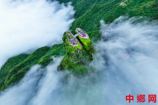 贵州铜仁：雨后梵净山美如画