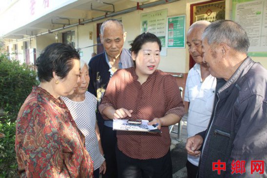 安徽界首市芦村镇：党员干部助力安装反诈APP