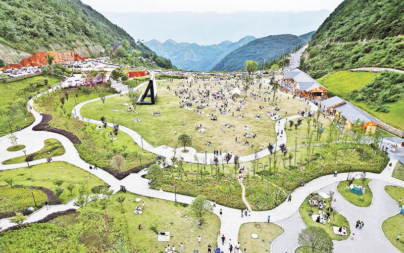 重庆巫山： “凉”资源热了避暑游