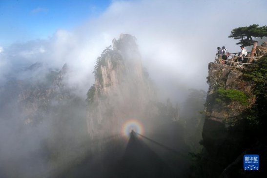安徽黄山：奇峰云海