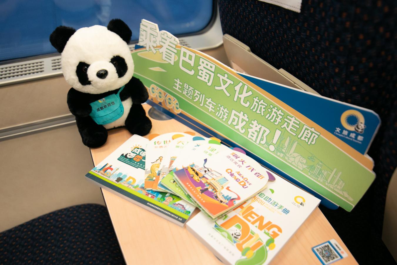 列车上准备的互动礼品。主办方供图