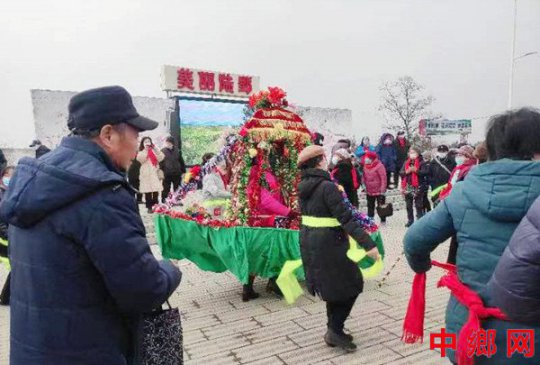 安徽明光市苏巷镇：美丽乡村引来南京旅游团