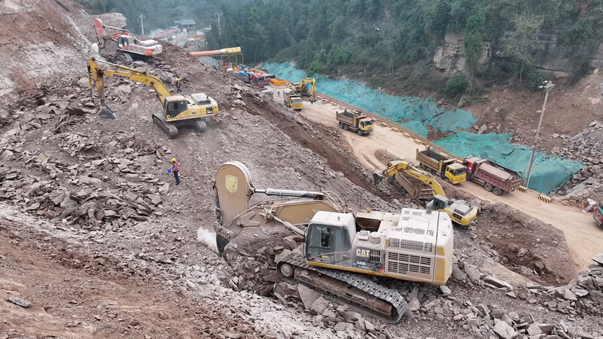 成渝中线高铁许家坡隧道建设现场。 李东摄