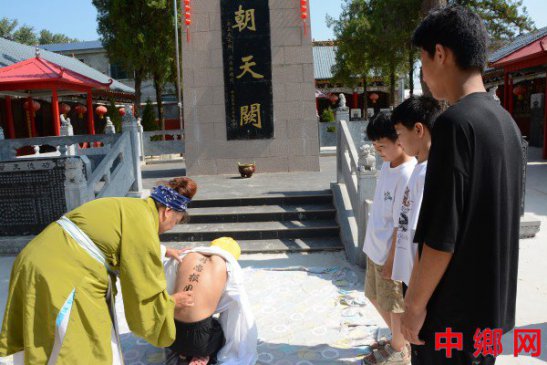 河南内黄县“岳母刺字”弘扬传承岳飞“精忠报