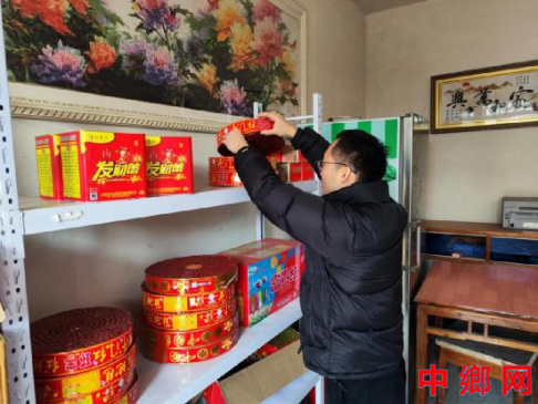 安徽庐江：开展烟花爆竹检查 守护群众平安防线