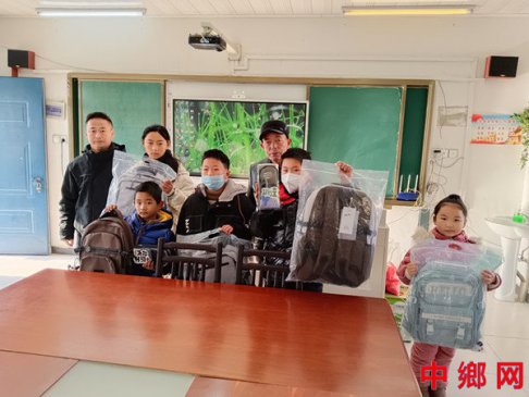 安徽庐江：郭河镇福元小学开展困难学生集中慰