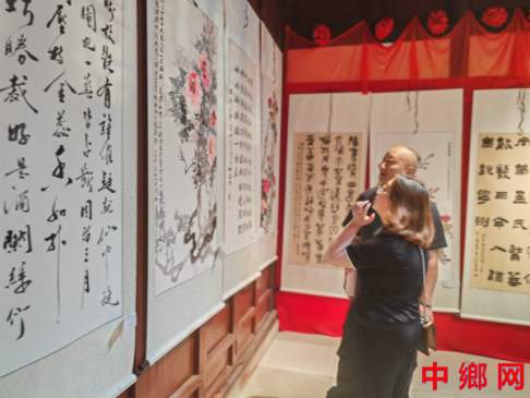 <b>牡丹文化书画联展在彭州市丹景山开幕</b>