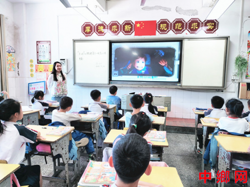<b>湖南宁远县印山小学：观看《头脑特工队》 享心灵奇幻之旅</b>