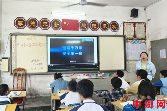 湖南宁远县印山小学：交通班会讲安全 文明出行记心间