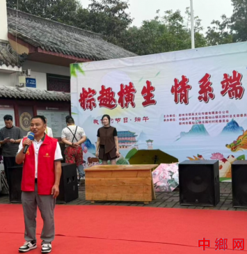 四川：彭州市葛仙山镇花园村举办文艺表演共庆