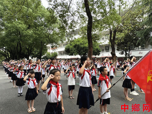 湖南宁远县印山小学：举行2025年第一批新队员入