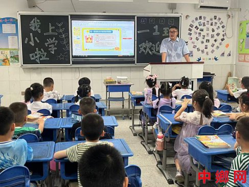 安徽庐江：郭河镇中心小学一年级萌娃入学报到