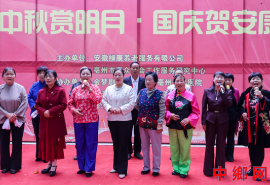 安徽亳州：戏曲唱响“双节”义诊守护安康