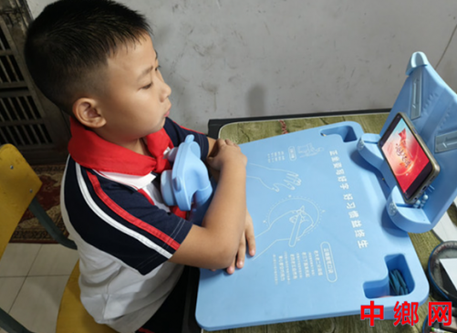 湖南宁远县印山小学：观看建队76周年专题大课