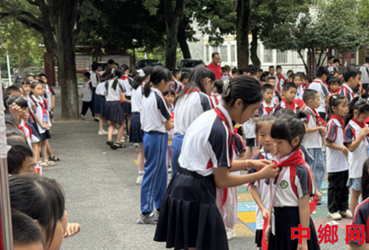 湖南宁远县印山小学：“红领巾”迎建队日 争当
