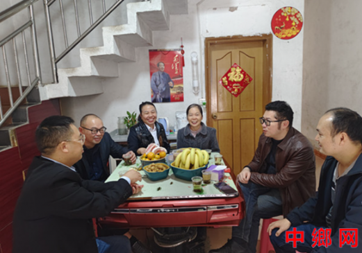 湖南宁远县印山小学：开展“重阳节走访慰问老教师”主题党日活动