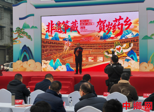 四川成都：彭州市敖平镇举行非遗风筝匠艺绾开馆仪式