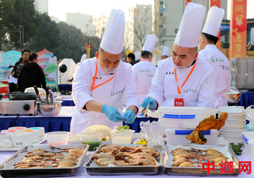 <b>同台竞技 美食争霸</b>