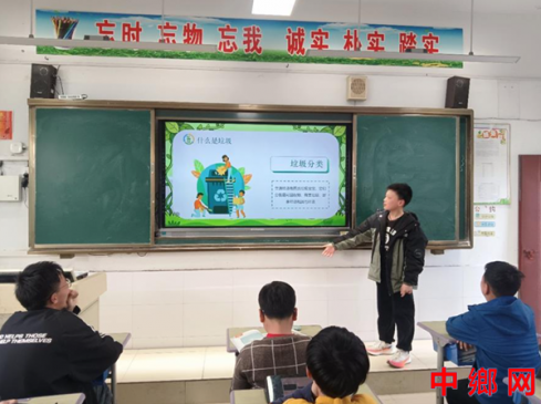 安徽庐江：开展“垃圾分类入校园 文明新风伴成