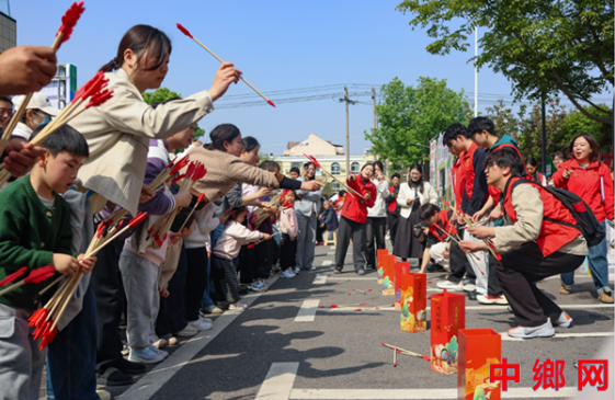 安徽亳州：趣味运动会 燃动邻里温情