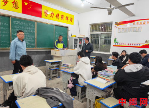 安徽利辛县望疃学区：开展夜间巡查 筑牢安全屏